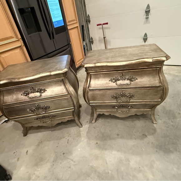 HOOKER Sanctuary Silver and Beige Upholstered Panel Bedroom Set - Picture 11 of 15